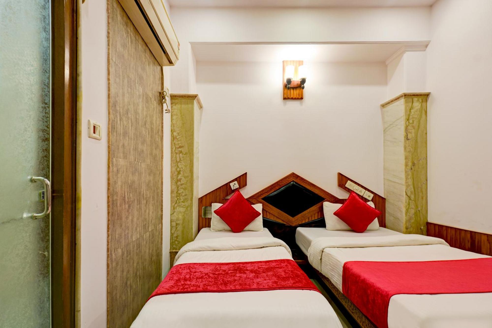 The Natraj Yes Please -New Delhi Hotell Exteriör bild