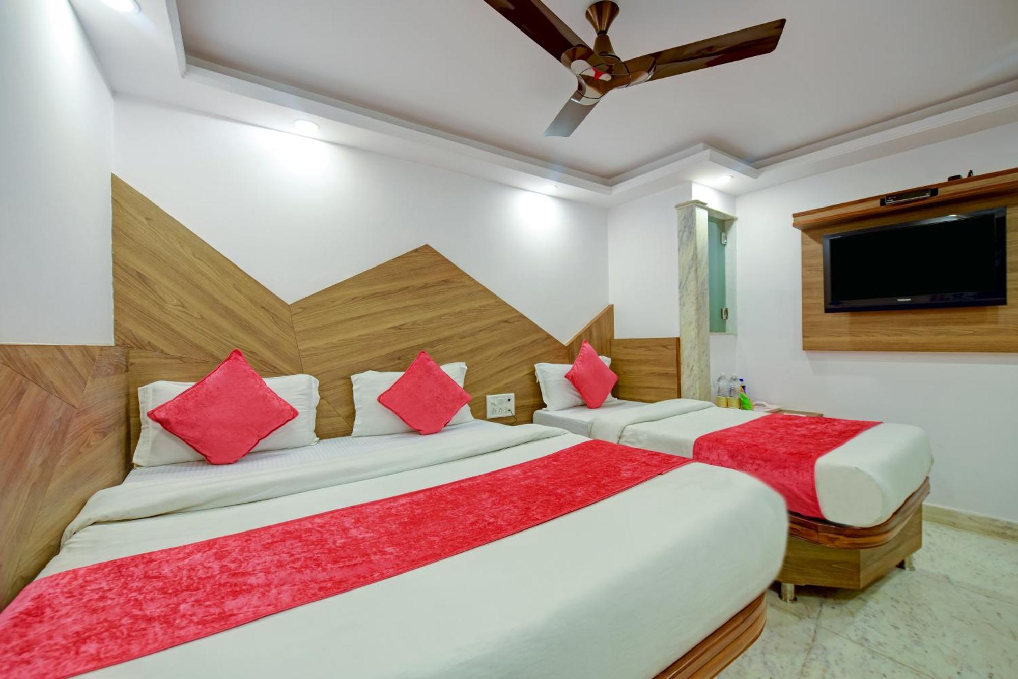 The Natraj Yes Please -New Delhi Hotell Exteriör bild
