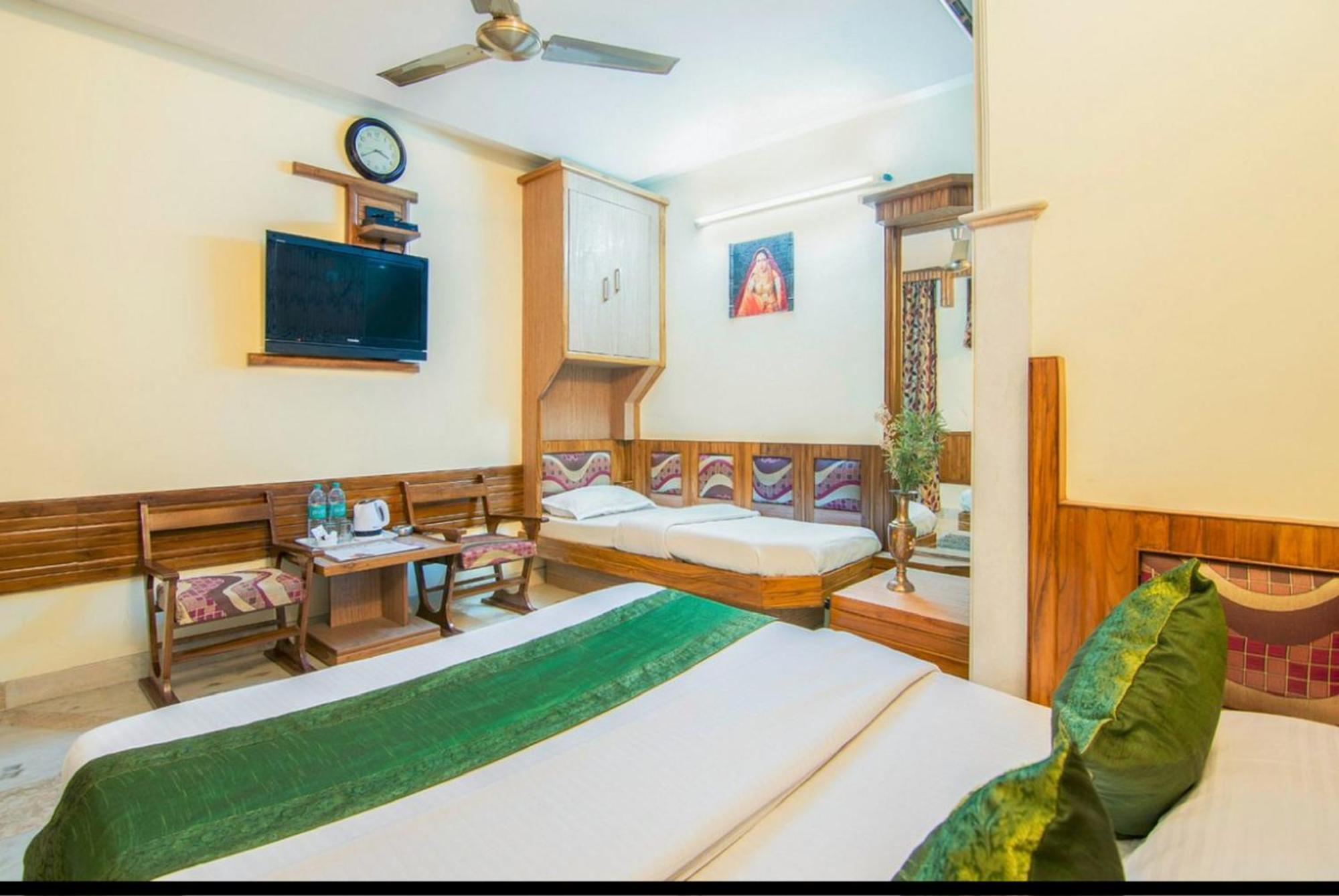 The Natraj Yes Please -New Delhi Hotell Exteriör bild