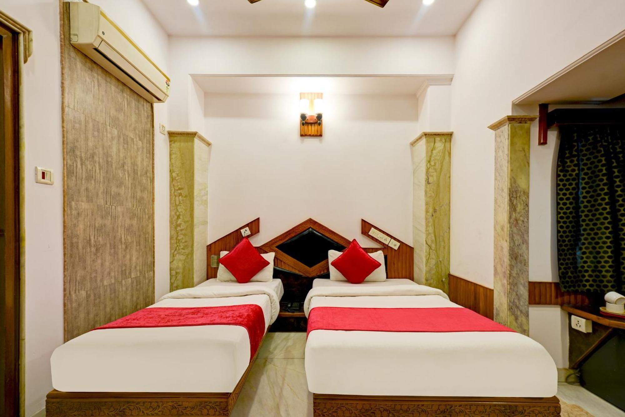 The Natraj Yes Please -New Delhi Hotell Exteriör bild