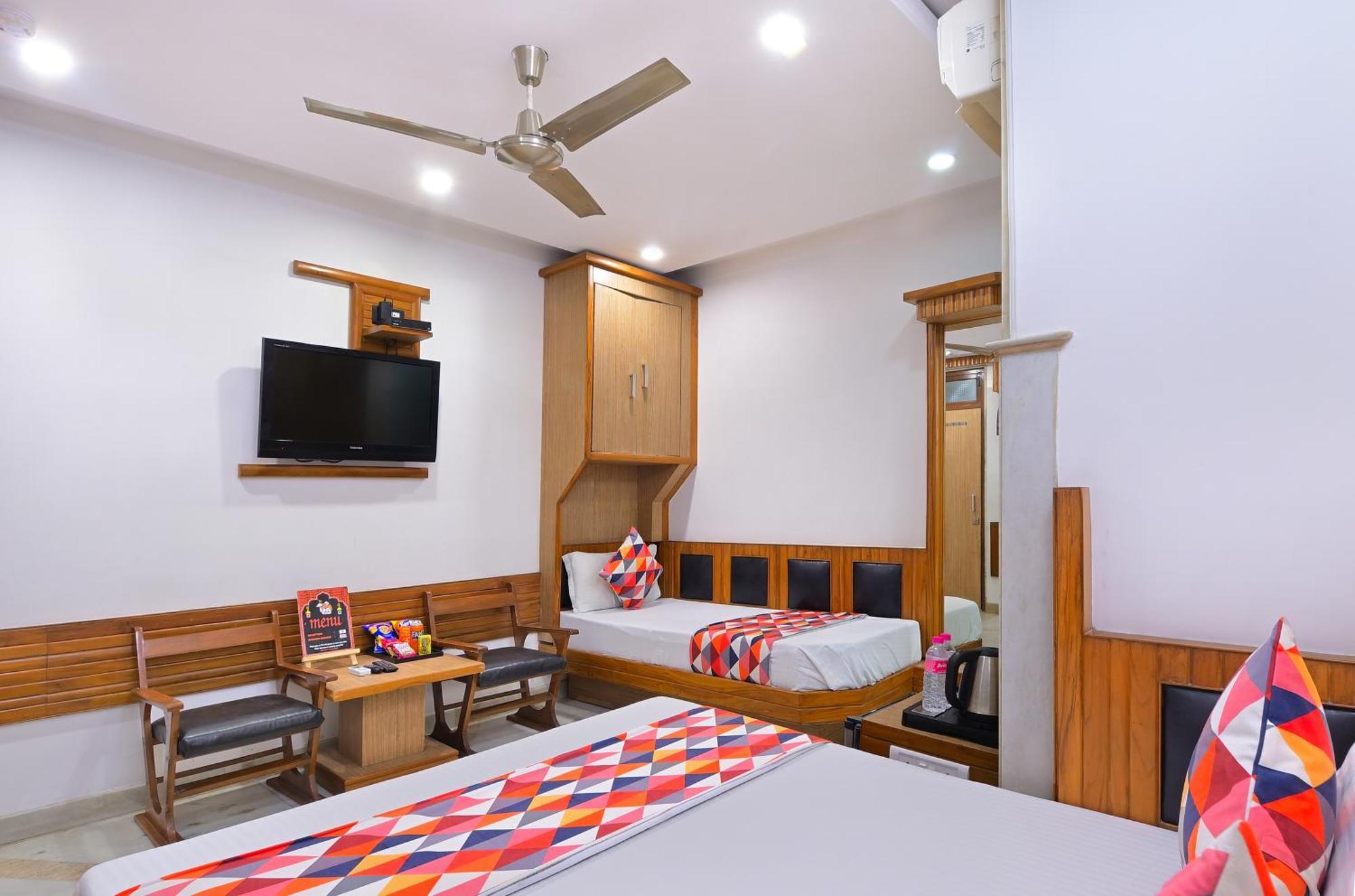 The Natraj Yes Please -New Delhi Hotell Exteriör bild