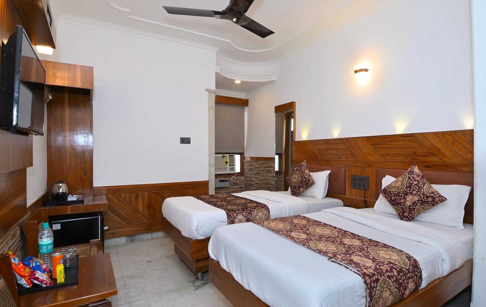 The Natraj Yes Please -New Delhi Hotell Exteriör bild